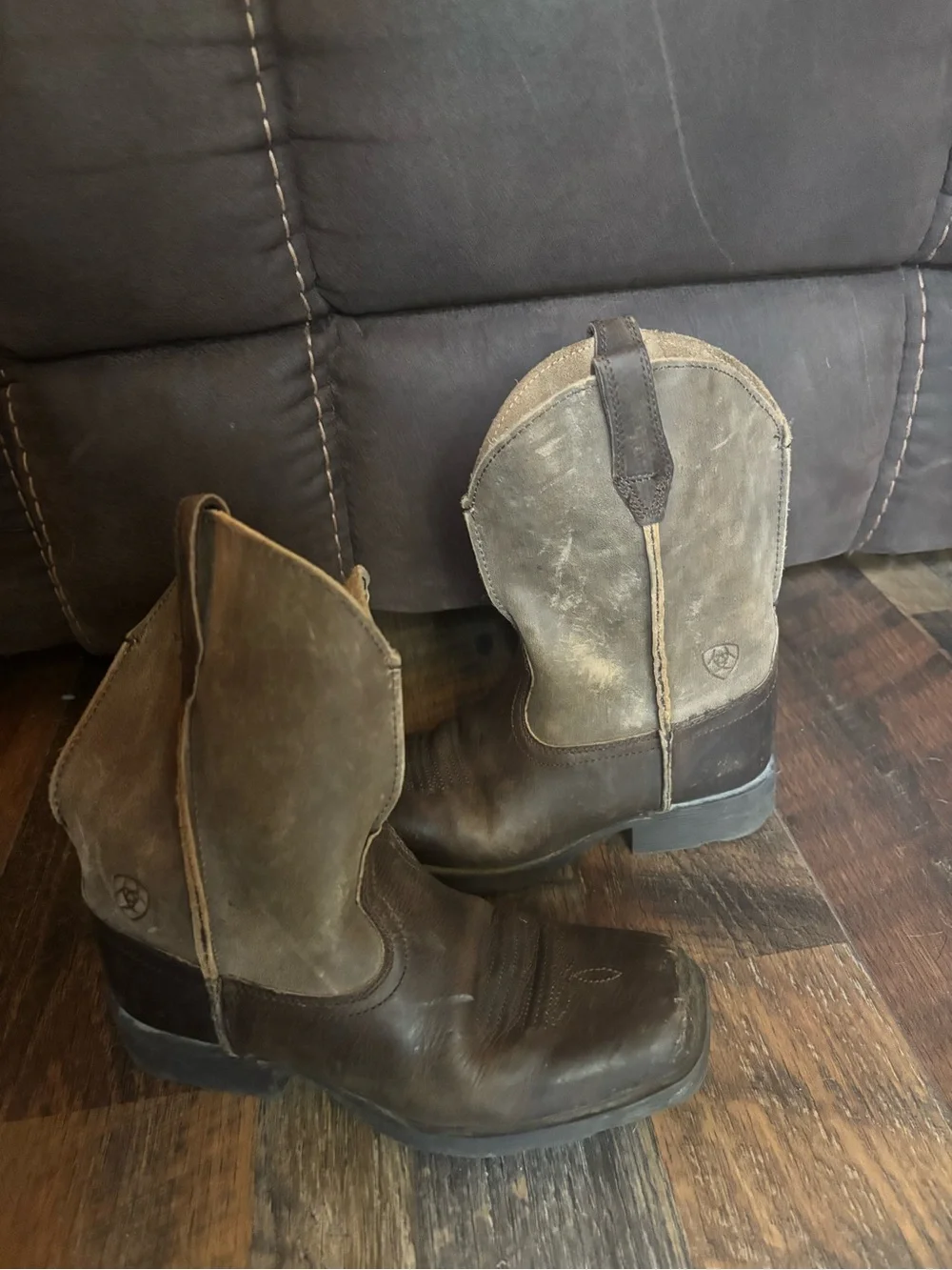 Ariat square toe leather pull on boots boy size 1